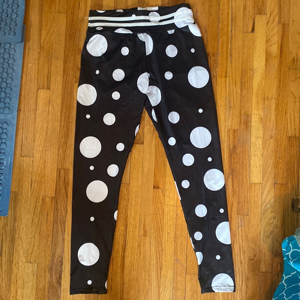 Polka dot scrunch butt leggings lightweight material